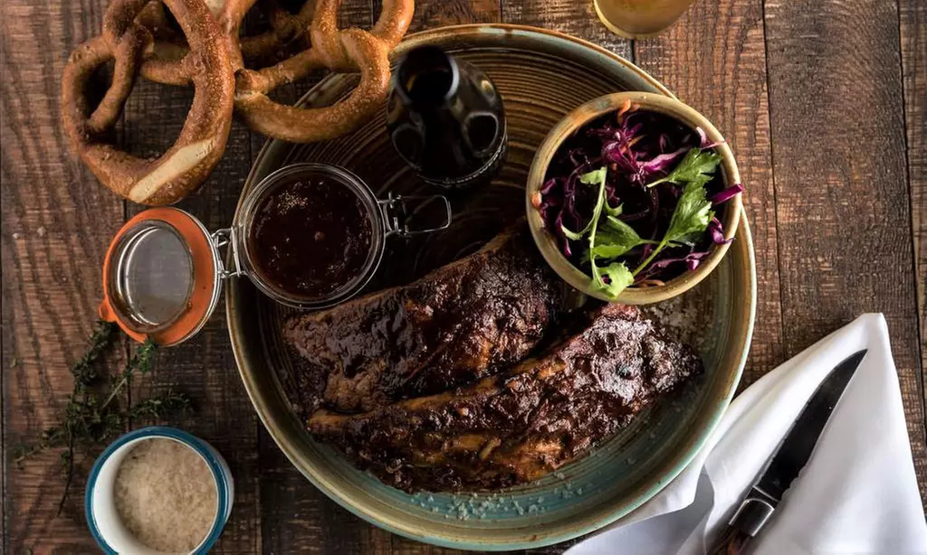 Sydney: Executive King Room for Two with Welcome Drinks & Parking