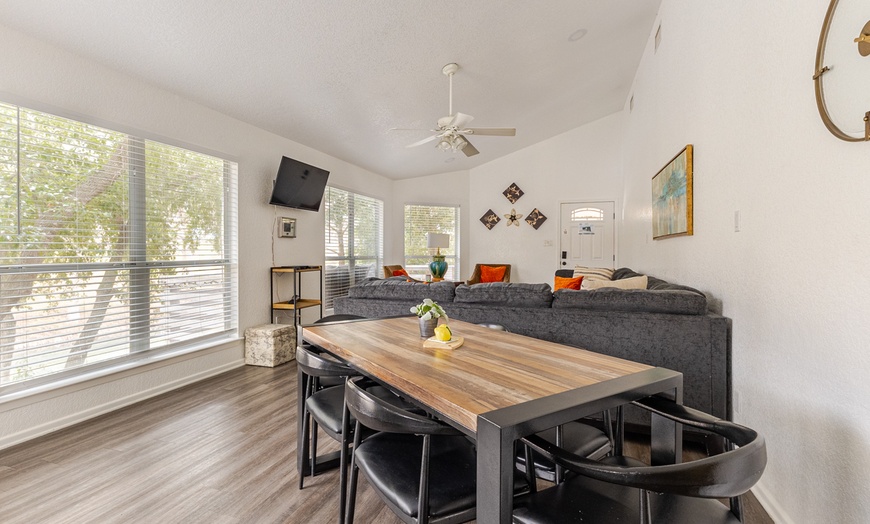 Image 28: Private Homes with Guadalupe River Access
