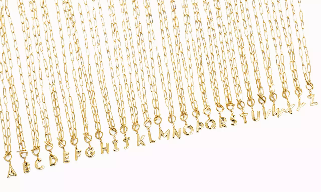 Collier avec pendentif initiale