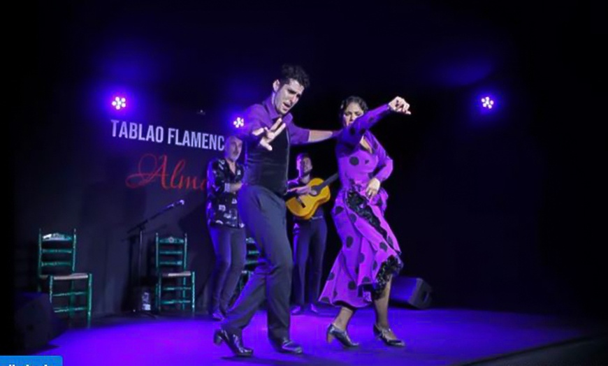 Image 2: Espectáculo flamenco con bebida o cena para dos personas