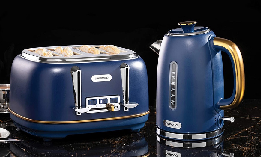 Image 7: Daewoo Astoria Kettle and Toaster