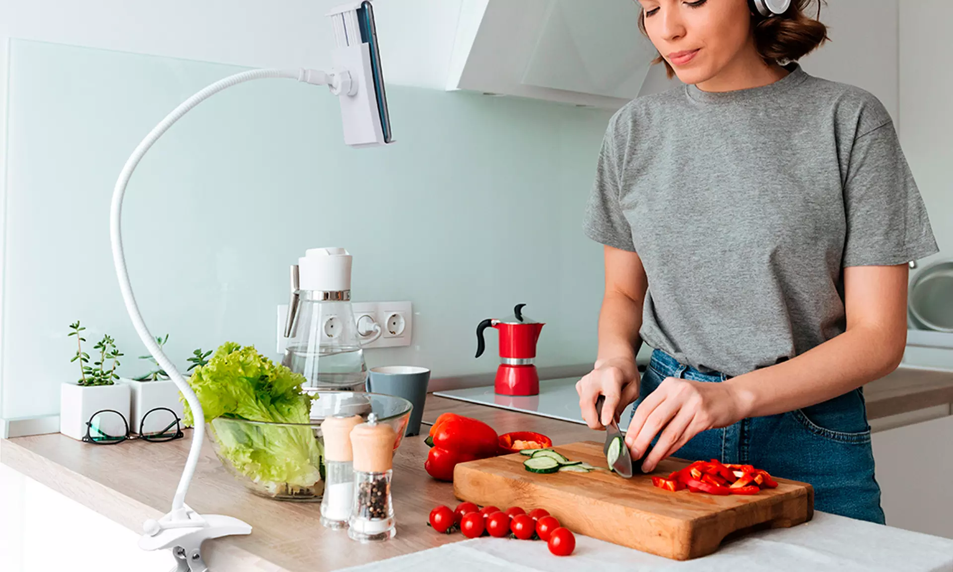 Hasta 3 soportes con pinza de agarre para móviles - Primary Image