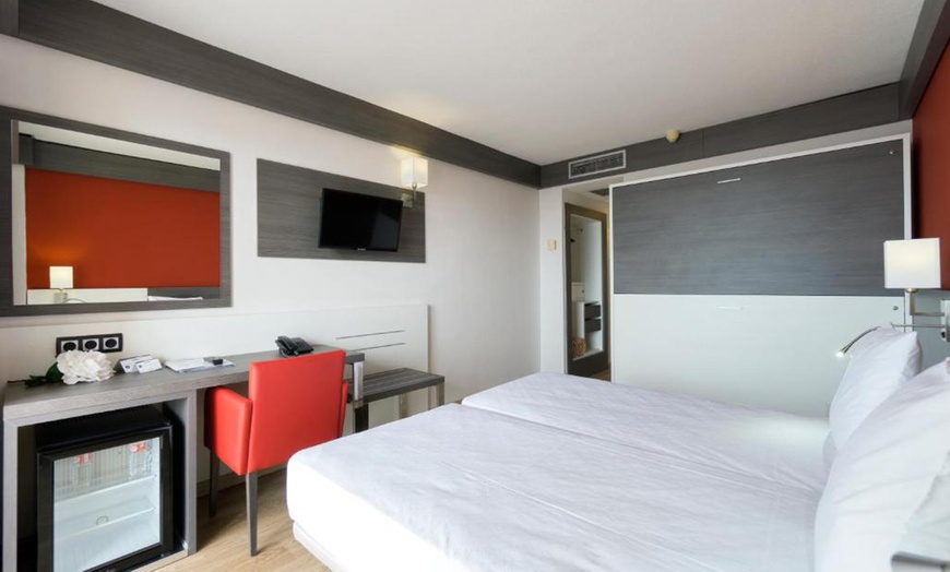 Image 3: Calella: Twin Room with Half Board, Full Board or All-Inclusive