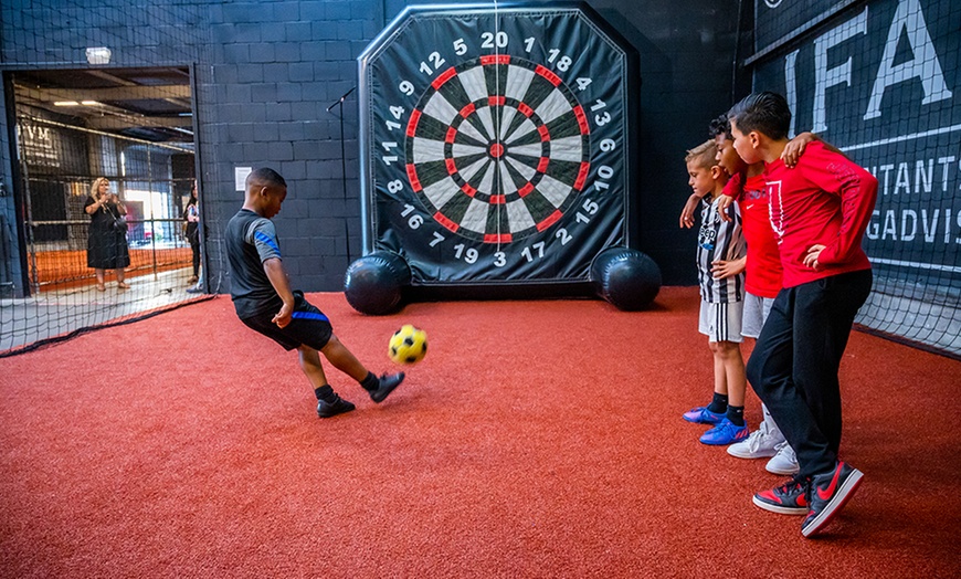 Image 3: Alles voetbal en alles indoor: escape game of 90 min. activiteiten