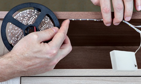 Fino a 3 strisce luminose a LED con telecomando opzionale, disponibili in 2 dimensioni e 2 colori