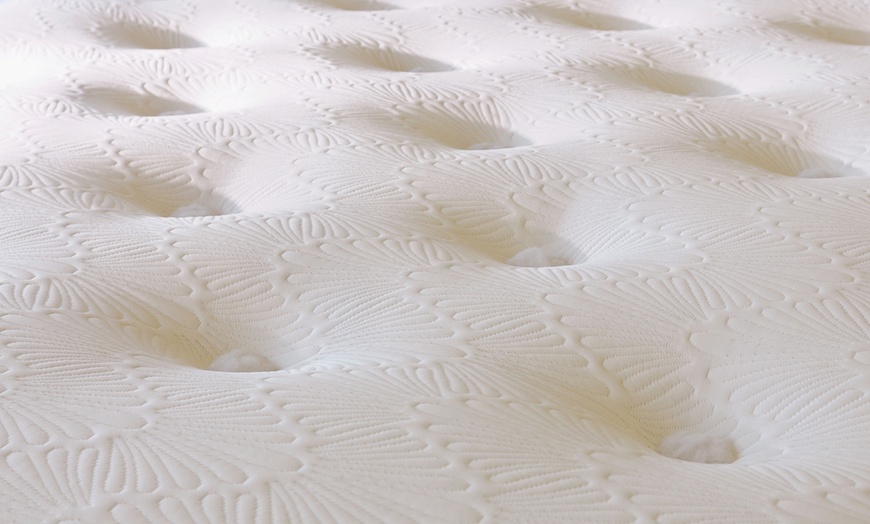 Image 7: Floral Freshness 3000 Memory Foam and Pocket Sprung Mattress