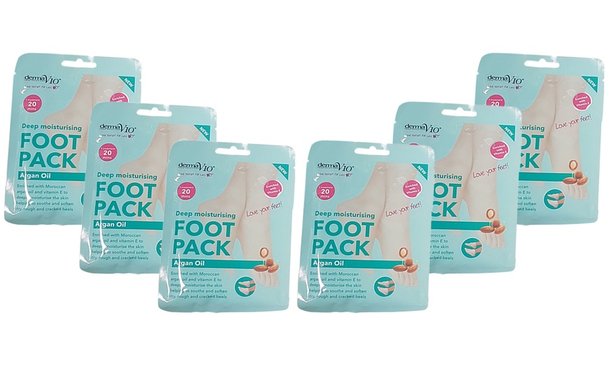 Image 6: Up to Nine Derma V10 Moisturising Foot Packs