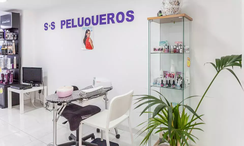 Hasta 50% de dto. en Cejas - Depilación con hilo / Tinte en S Plus S Peluqueros