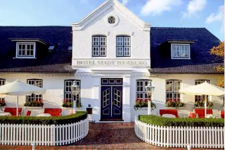 Sylt: 2 oder 3 Tage für Zwei mit Frühstück oder Halbpension im Relais & Châteaux Hotel Stadt Hamburg ab 199 € - Primary Image