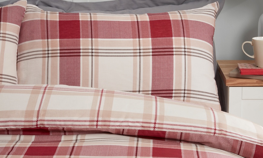 Image 8: Check Reversible Duvet Set 
