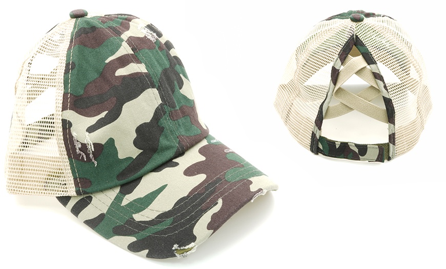 Image 6: Gorra con abertura para diferentes peinados