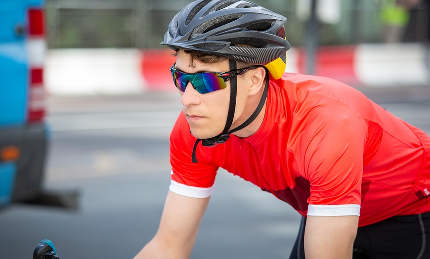 Image 4: Aerodynamic Sports Sunglasses