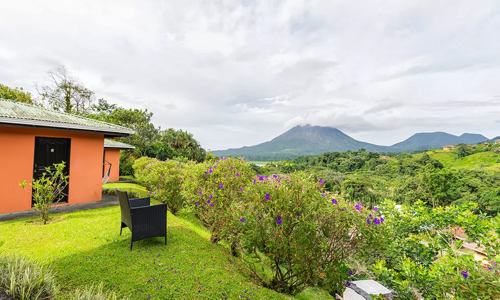 ✈ 7-Night Costa Rica Volcano & Caribbean Beach Vacation w/Air