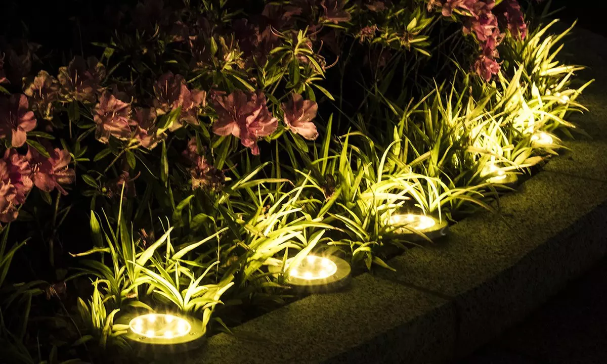 Fino a 10 faretti LED ricaricabili a energia solare