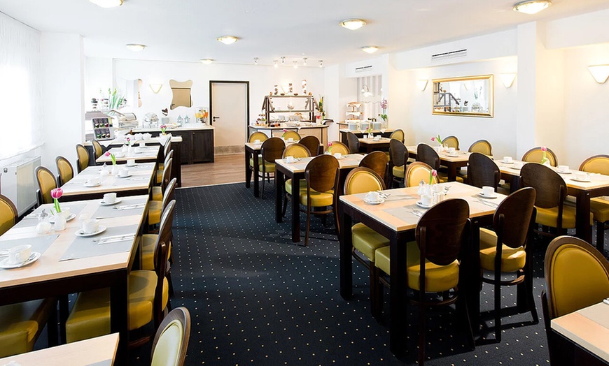 Image 3: Frühstücksbuffet inkl. 1 Glas Sekt für 2 oder 4 Personen