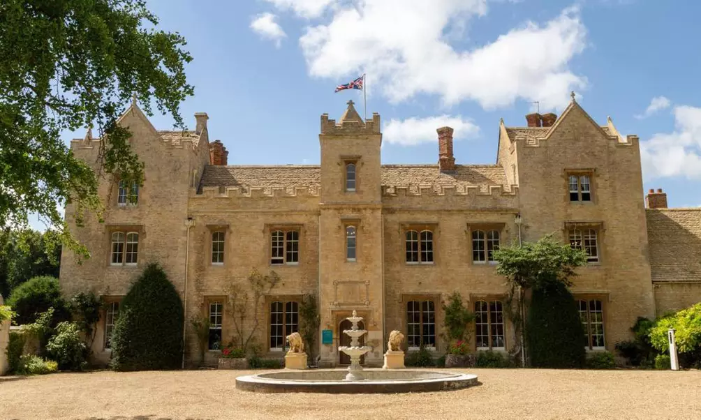 4* Oxfordshire: Classic Room Stay with Breakfast