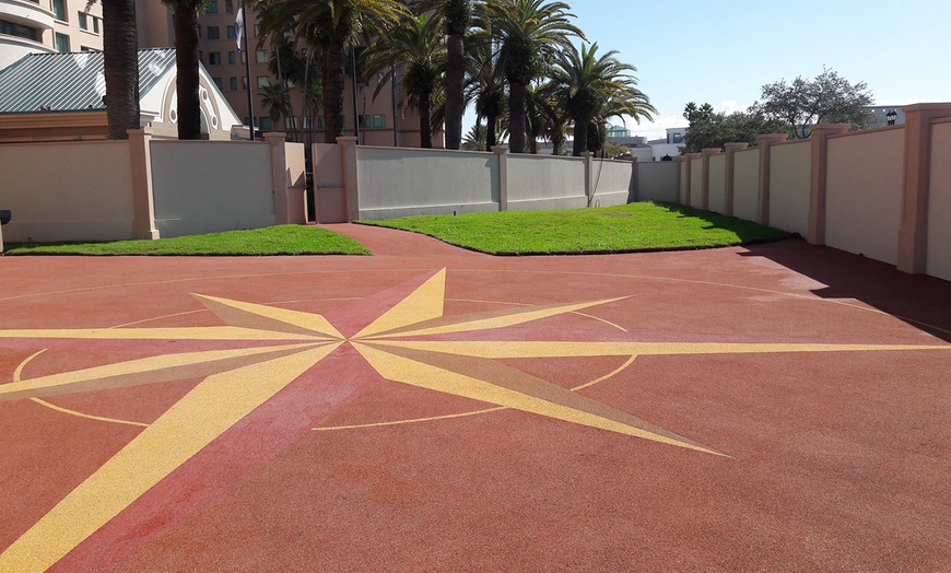 Image 24: Member-Only Deal: Steps from shopping, dining, & Orlando theme parks