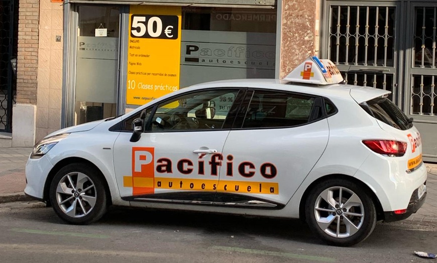 Image 1: Conducción de reciclaje y perfeccionamiento en Pacífico Autoescuela