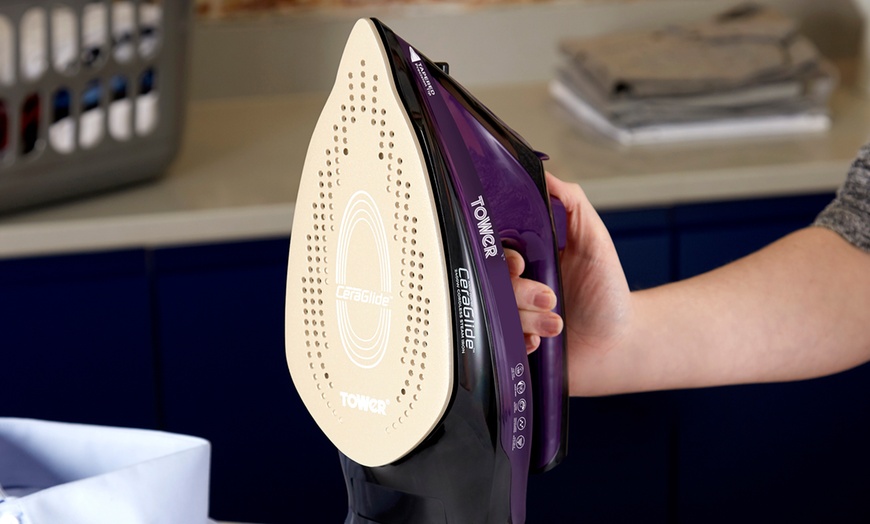 Image 4: Tower Cordless Steam Iron