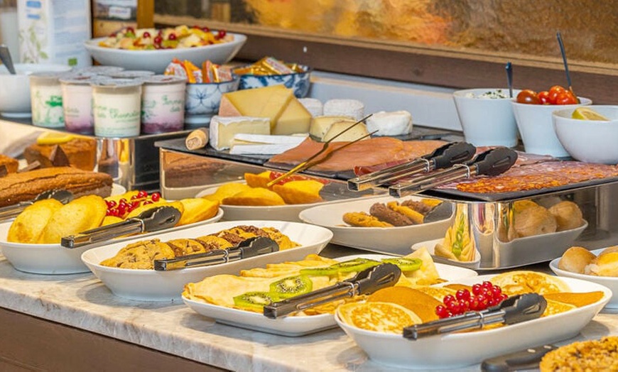 Image 9: Lyon : chambre double avec petit-déjeuner et verre de bienvenue