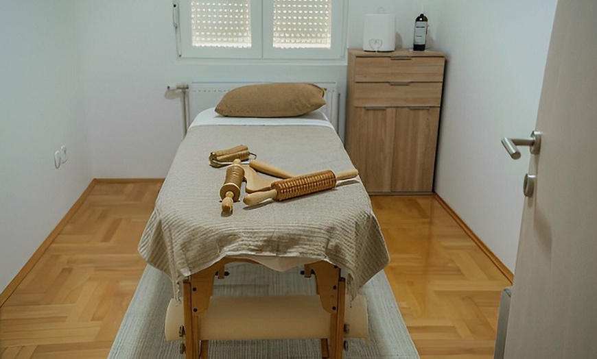 Image 2: Maderoterapia y presoterapia en The Nails Salon By Cristina Porras