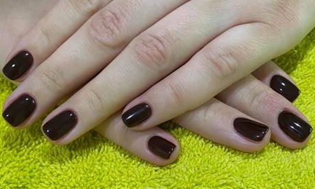 Manicure con semipermanente, scrub e semipermanente piedi al centro Stetikxpress Turate (sconto fino a 12,10 €)