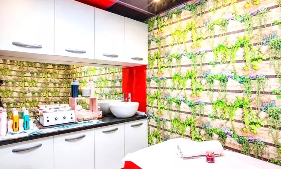 Pour une peau lisse et douce : épilation à la cire de zones au choix à Paris 17e (jusqu'à 30% de réduction) - Primary Image