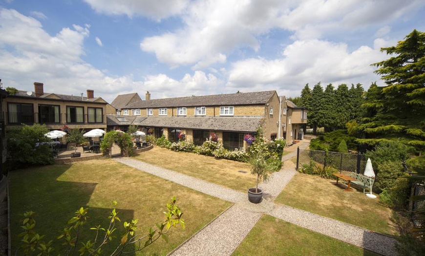 Image 3: Bicester Village: Double Room for Two with Breakfast