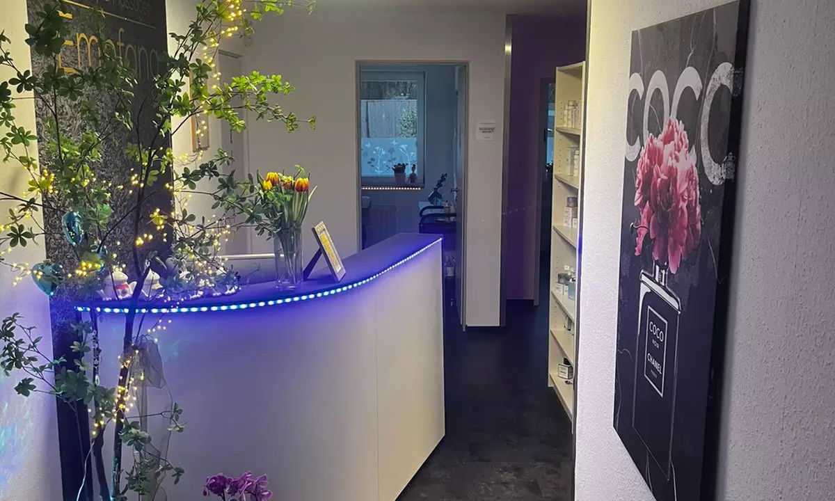 Verwöhnpaket mit Rückenmassage, Gesichtsreinigung und Tee für 1 Person