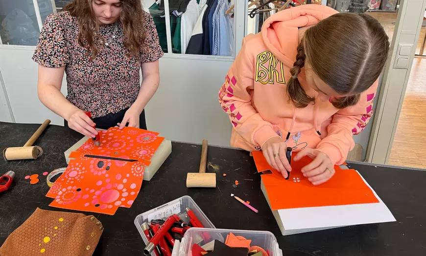 Image 4: Maak je eigen leren tas tijdens een creatieve workshop