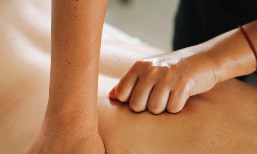 Image 2: Massage au féminin Amazonien avec Victoria Henry