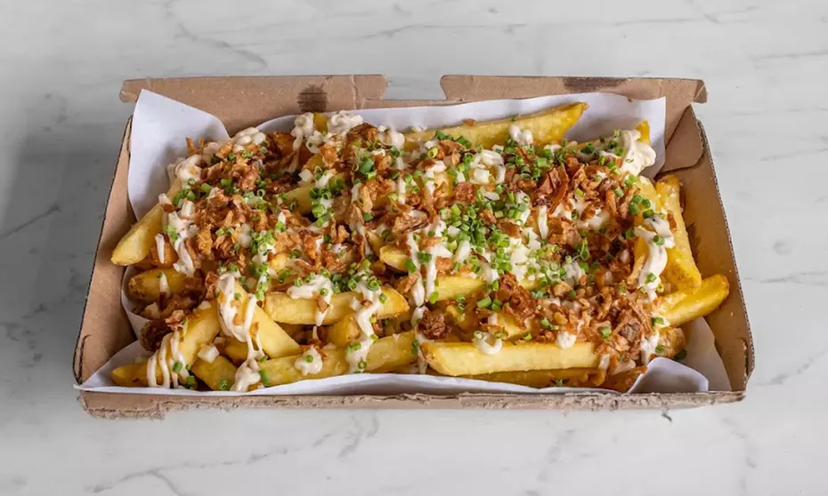 Savor Pizza or Deluxe Meal for 4: Includes Pizza, Sides & Drinks