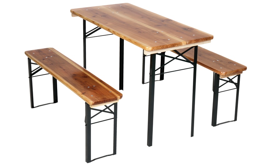 Image 10: Beer Table Set