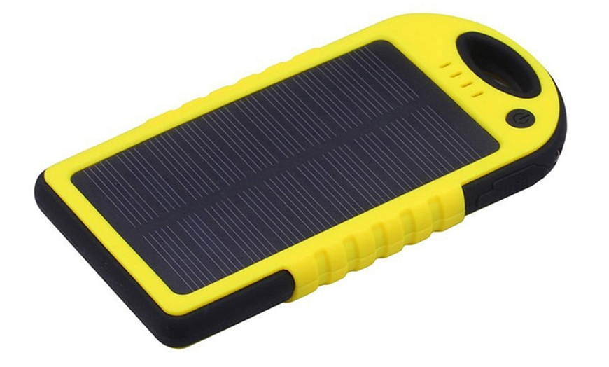 Image 3: Solar-Powered 5000mAh Powerbank