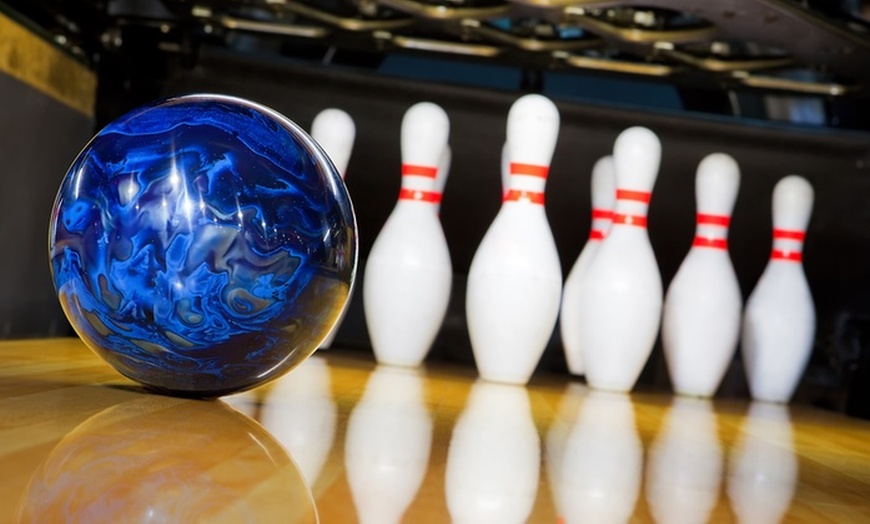 Image 1: Partie de bowling pour 4 ou 6 personnes