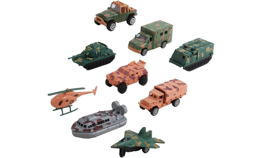 Image 7: 56-Piece Military Army Play Set with Play Map Toy Soldiers