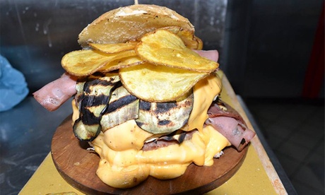 Menu hamburger gourmet con birra o maialino da 1 o 2 kg con vino per 2 o 4 da El Barrio (sconto fino a 71%)