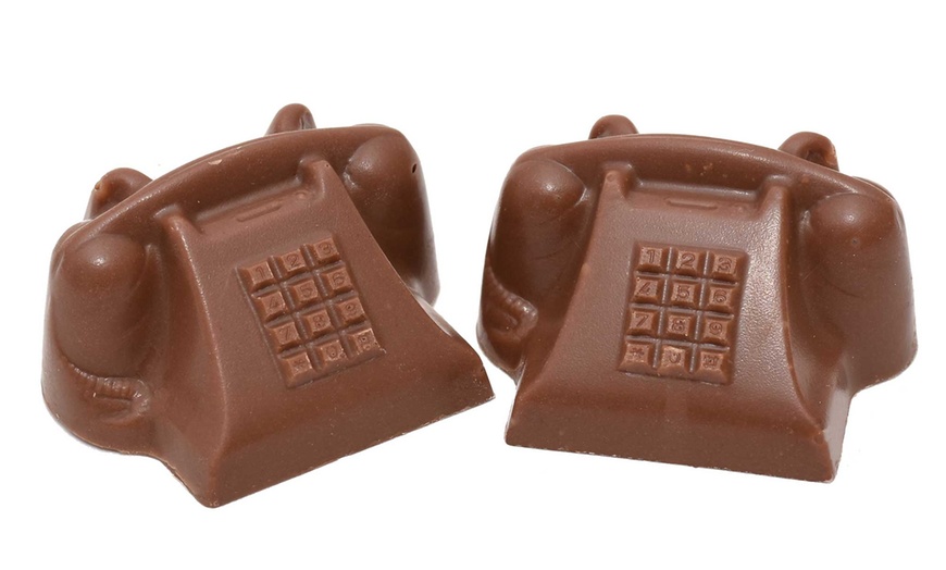 Image 3: 12 Telephone-Shaped Chocolates