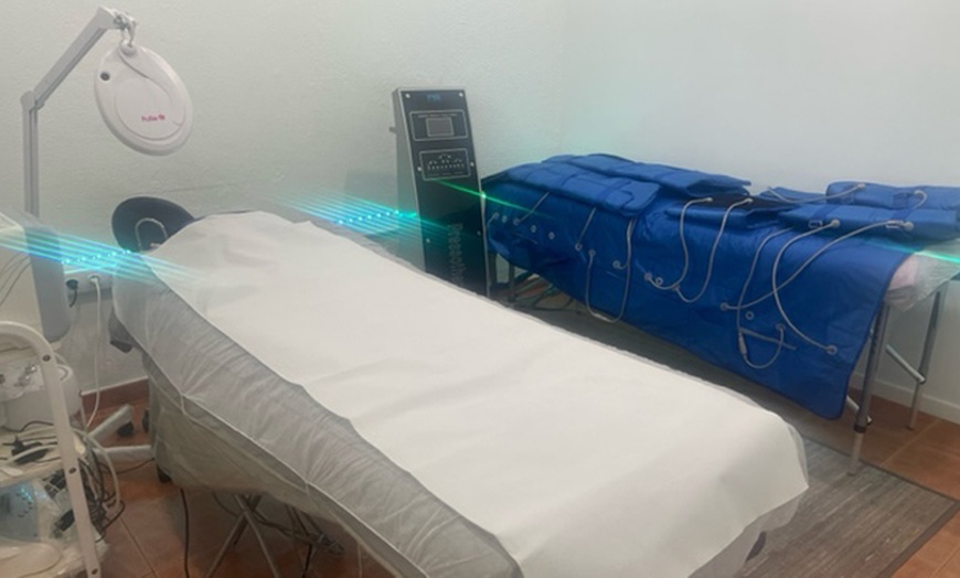 Image 3: Tratamiento facial con máscara de luz LED en Energízate