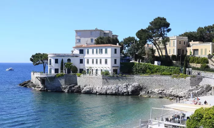 Sanary-sur-Mer : 1 à 3 nuits en chambre Confort avec petit déjeuner à l'Adonis Sanary Hôtel des Bains pour 2 personnes - Primary Image