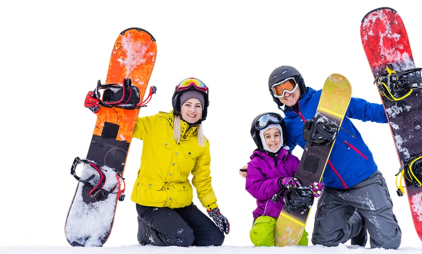 Image 1: Alquiler de equipo de esquí o snowboard para 1 adulto o 1 niño