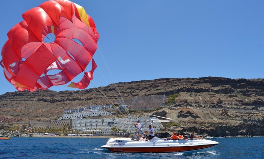 Image 2: Aventura aérea sobre playas paradisíacas: parasailing para 2 personas