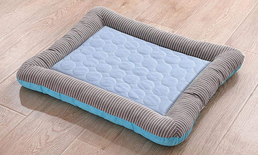 Image 3: Pet Cooling Gel Bed