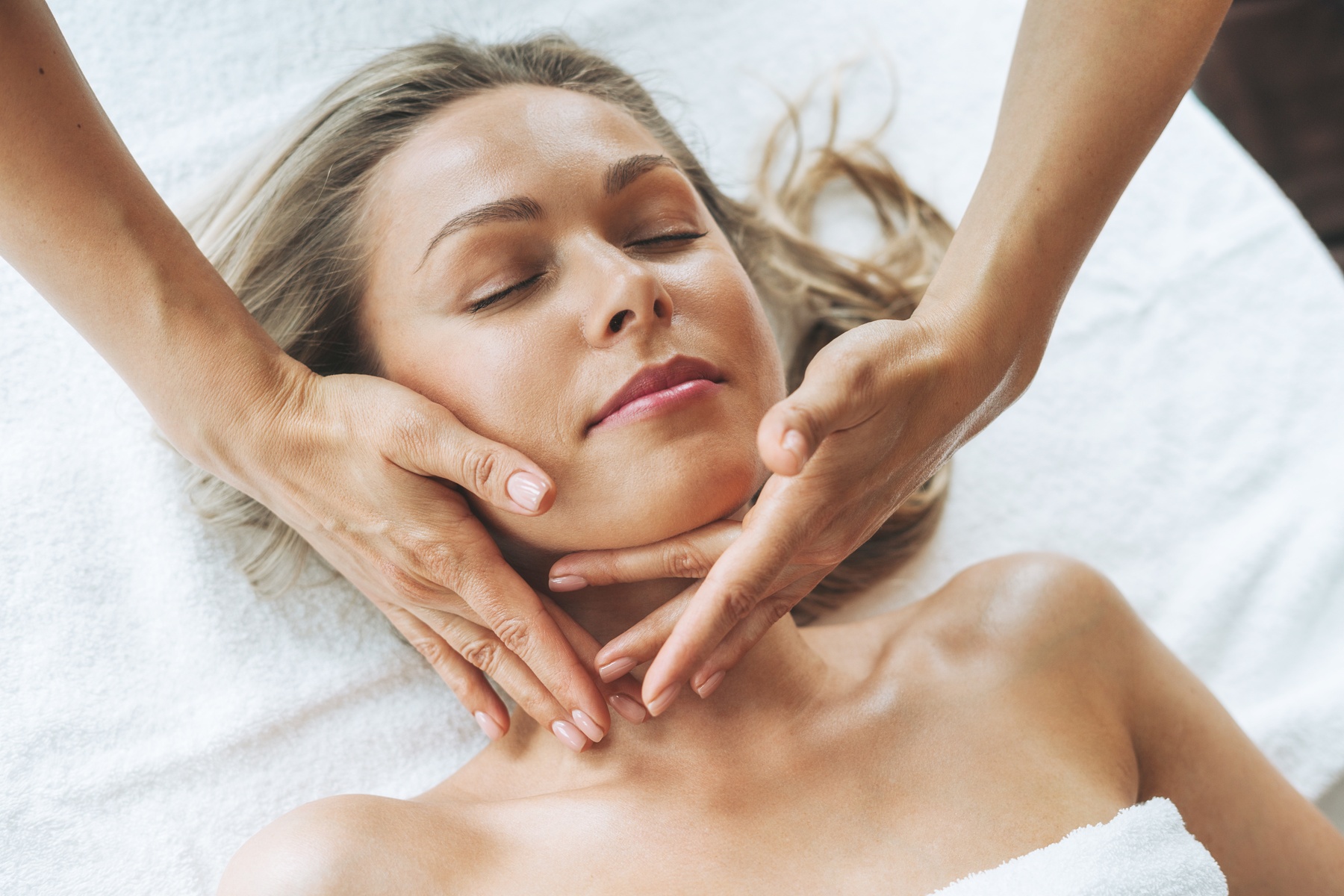 Relax with a 90-Min Swedish Massage and Facial Combo w/ Aromatherapy