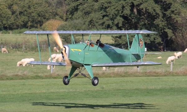 Doppeldecker fliegen