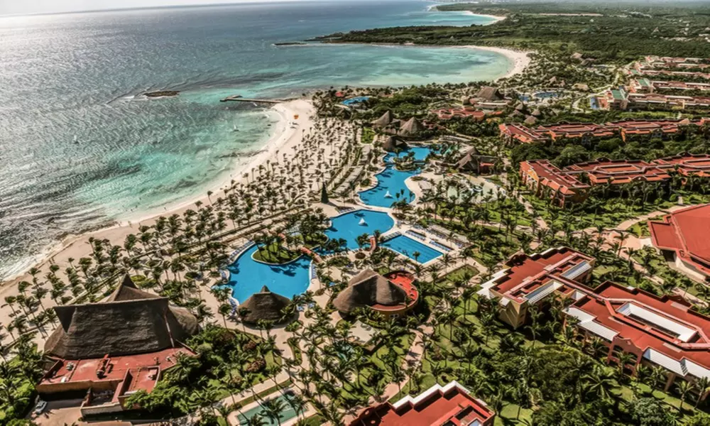 ✈ Barceló Maya Beach Stay w/Air. Incl. Taxes & Fees. Price per Person Based on Double Occupancy (Buy 1 Groupon/Person). - Primary Image