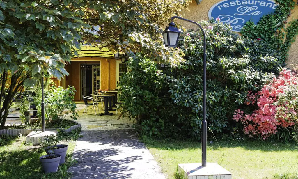 Pyrénées : 1 à 3 nuits avec cocktail de bienvenue, pdj et dîner en option pour 2 pers. à l'Hôtel des Pyrénées à Ousse - Primary Image