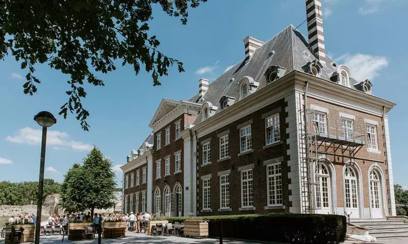 Près de Maastricht : chambre double pour deux avec petit-déjeuner limbourgeois et boisson au château de Pietersheim - Primary Image