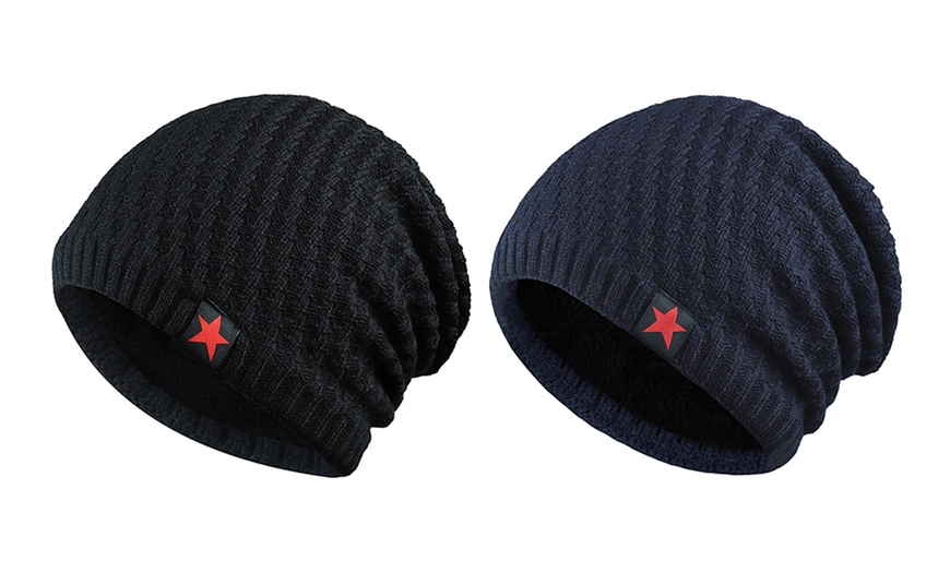 Image 6: Gorro invernal con diseño tejido y decoración de estrella