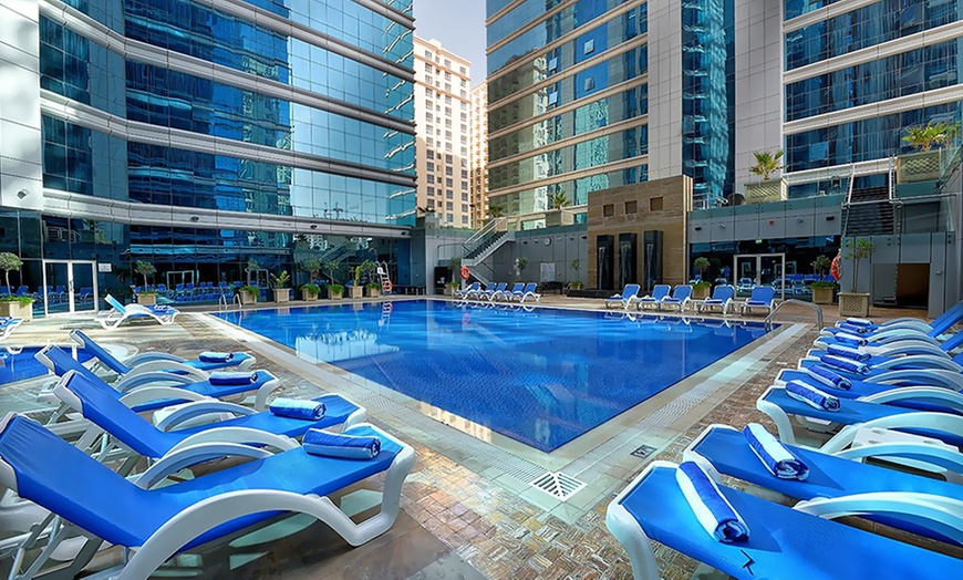 Image 2: Dubai: Up to 1-Month 5* Stay